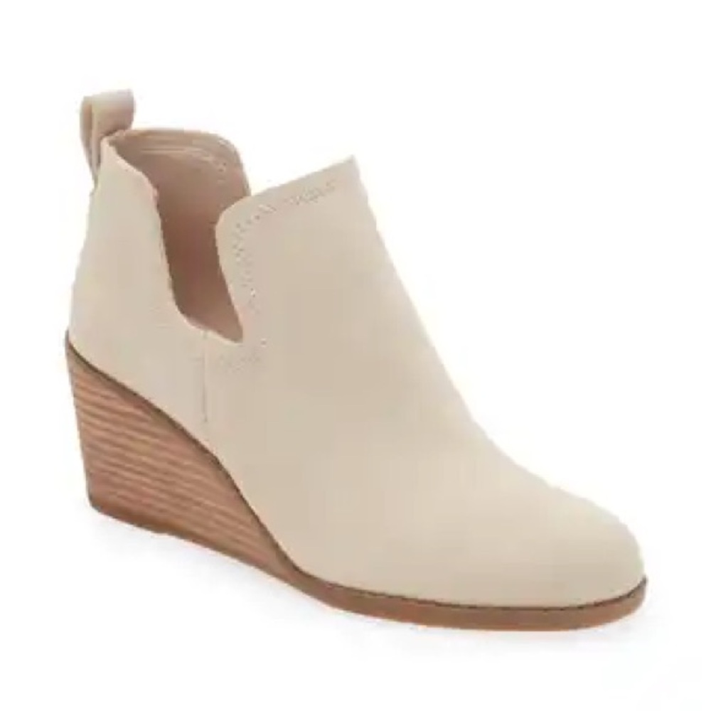 Tom’s Kallie Wedge Ankle bootie EUC. See pictures size 7